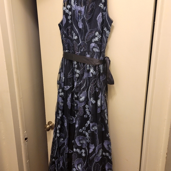 Womens plus size gown - Picture 10 of 11
